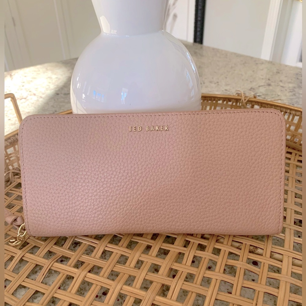 NWT Ted Baker Taupe Leather Sunken Zip Matinee Wallet